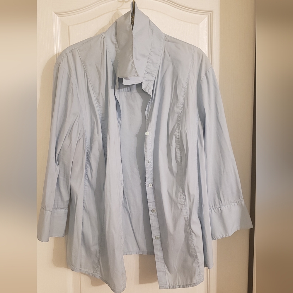 Light Blue button down top (W)